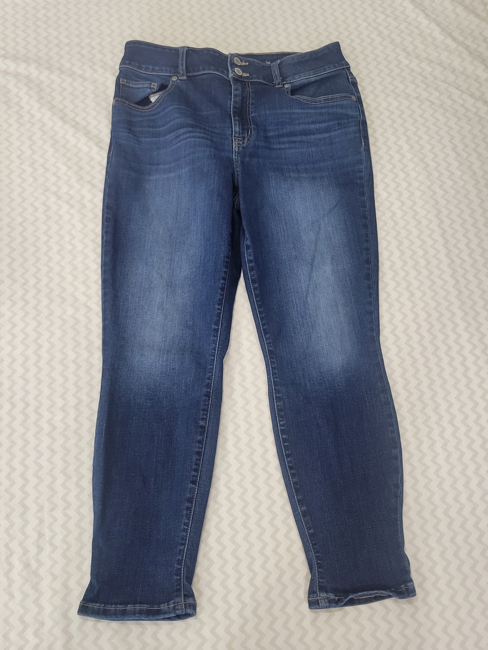 Maurices Medium Wash Skinny Jeans Size 14. 2 Snap Button Closure